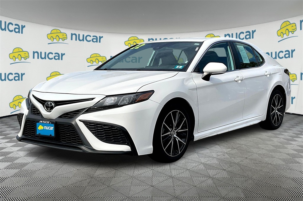 2022 Toyota Camry SE - Photo 3
