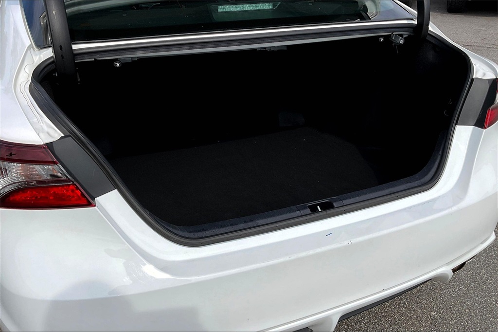 2022 Toyota Camry SE - Photo 32