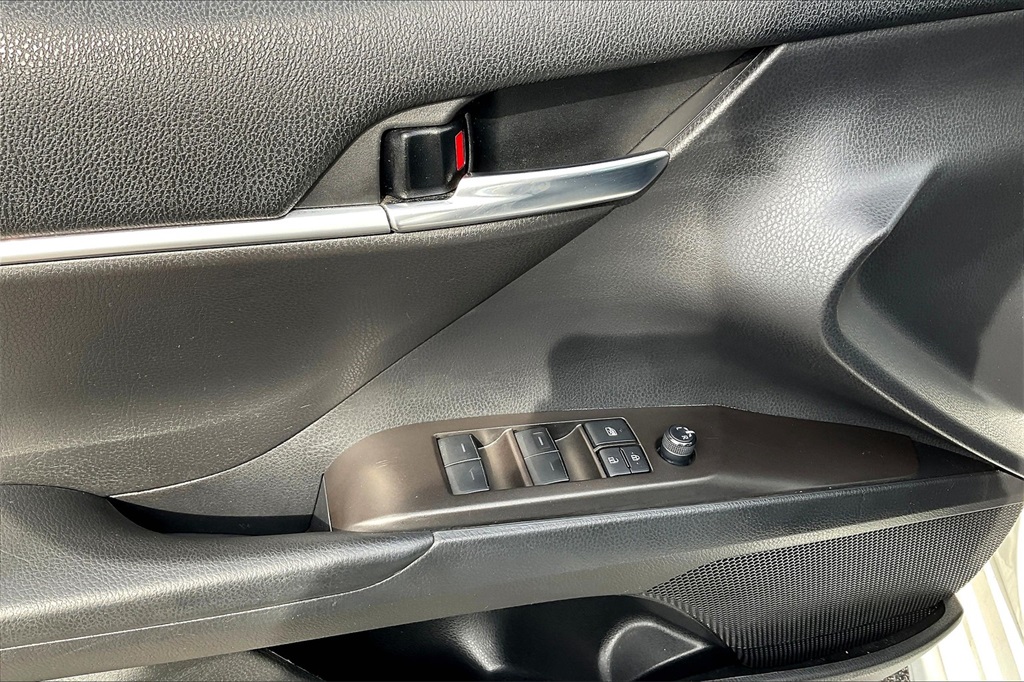 2022 Toyota Camry SE - Photo 34