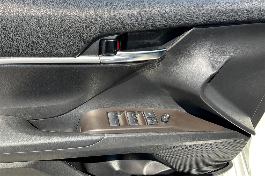 2022 Toyota Camry SE - Photo 36