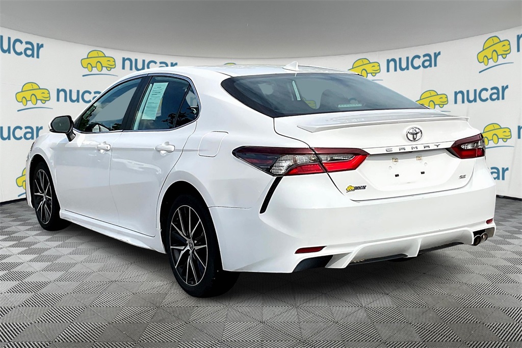 2022 Toyota Camry SE - Photo 4