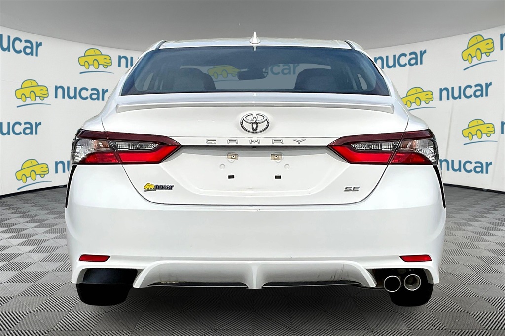 2022 Toyota Camry SE - Photo 5