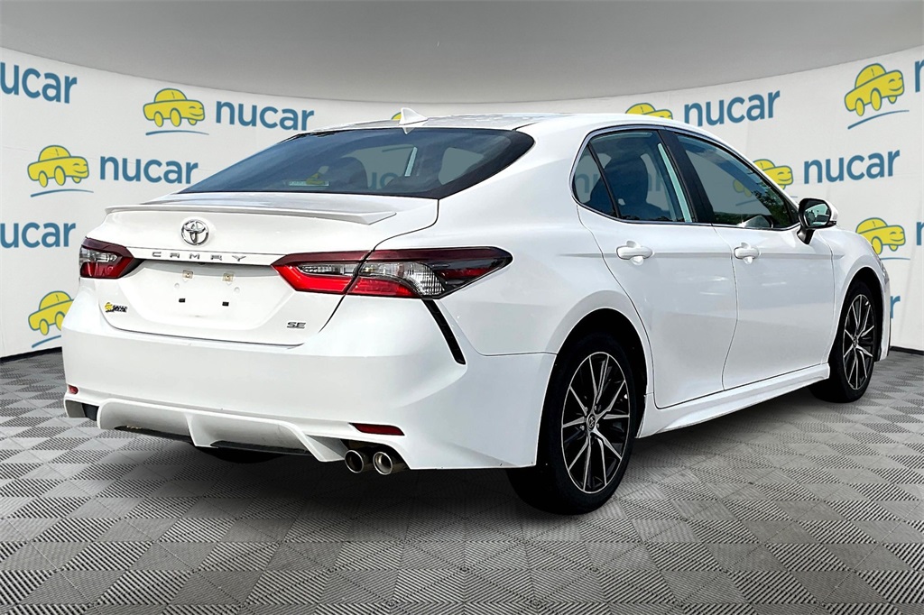 2022 Toyota Camry SE - Photo 6