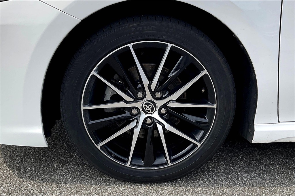 2022 Toyota Camry SE - Photo 7