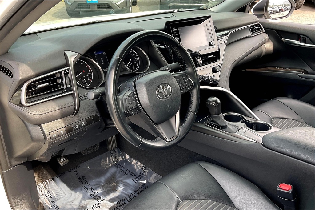 2022 Toyota Camry SE - Photo 8