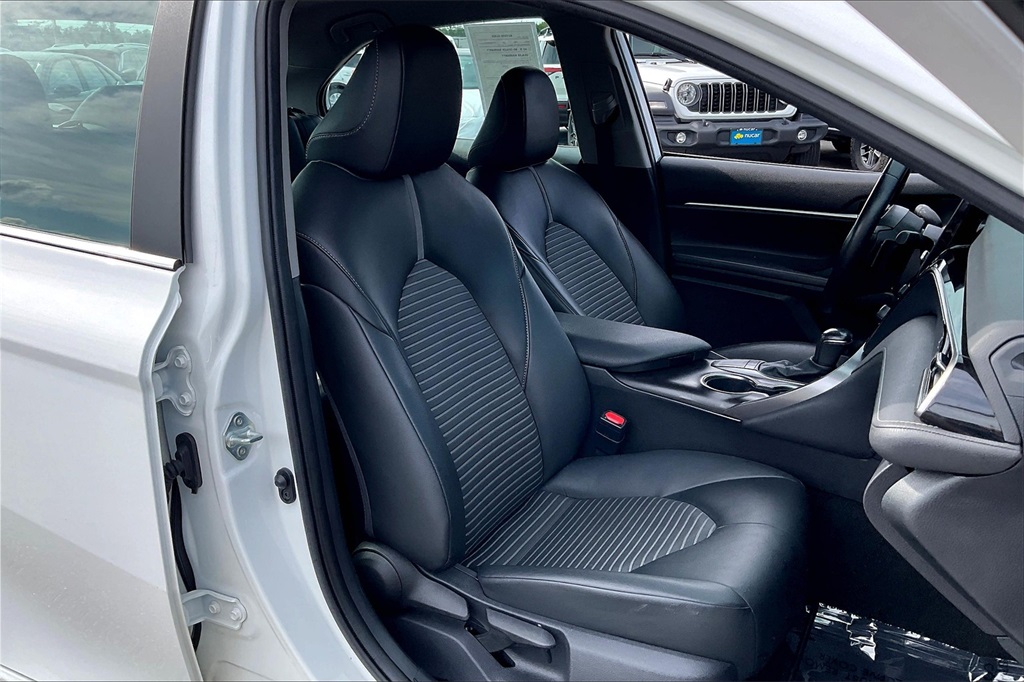 2022 Toyota Camry SE - Photo 10