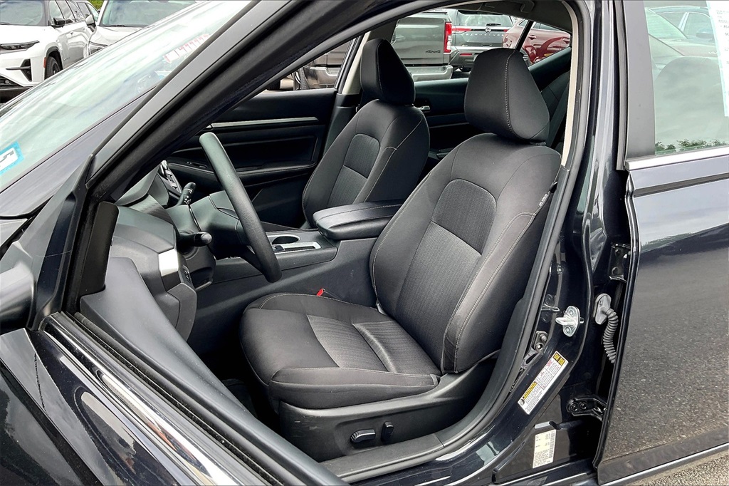 2022 Nissan Altima 2.5 SV - Photo 9