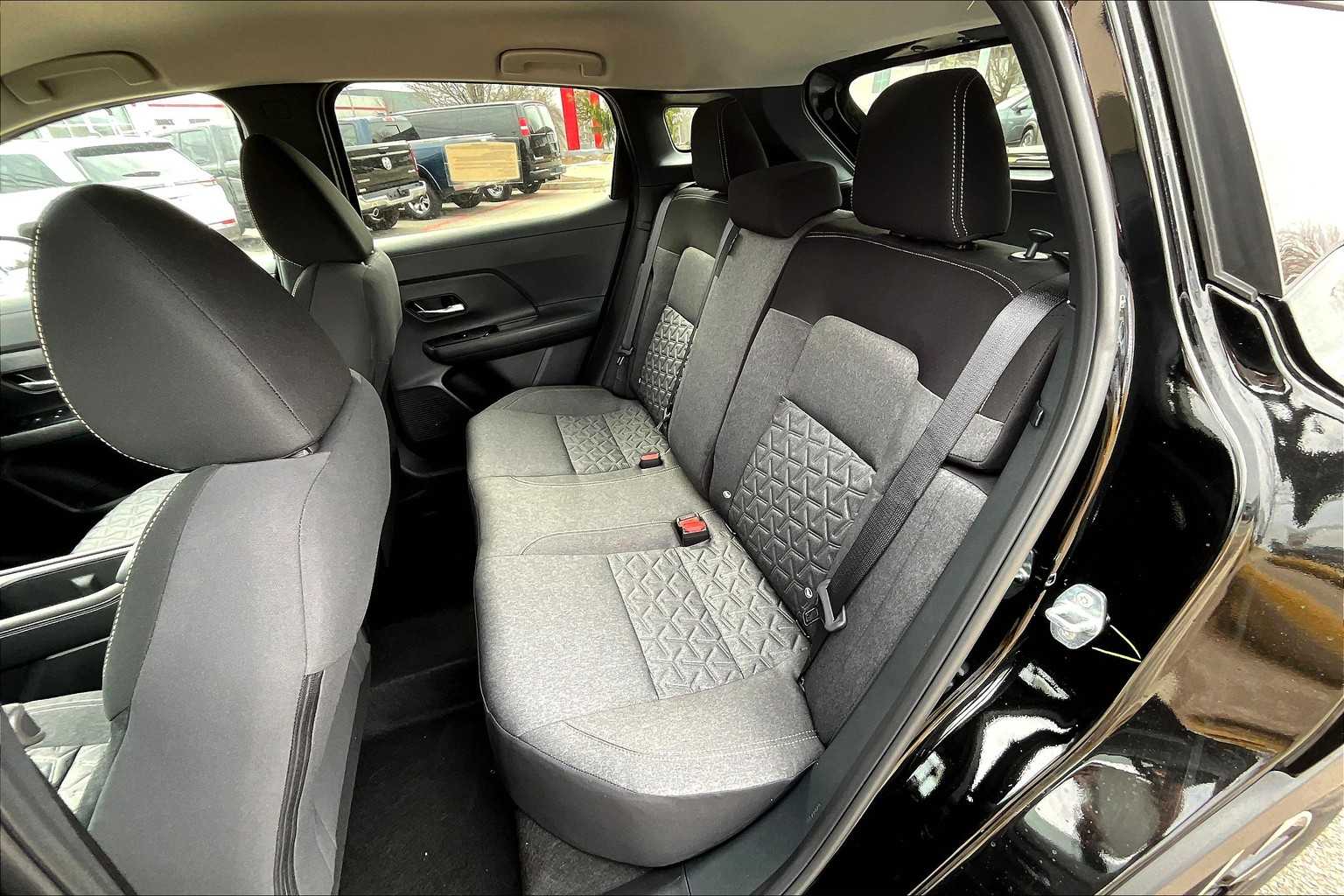 2025 Nissan Kicks SV - Photo 15