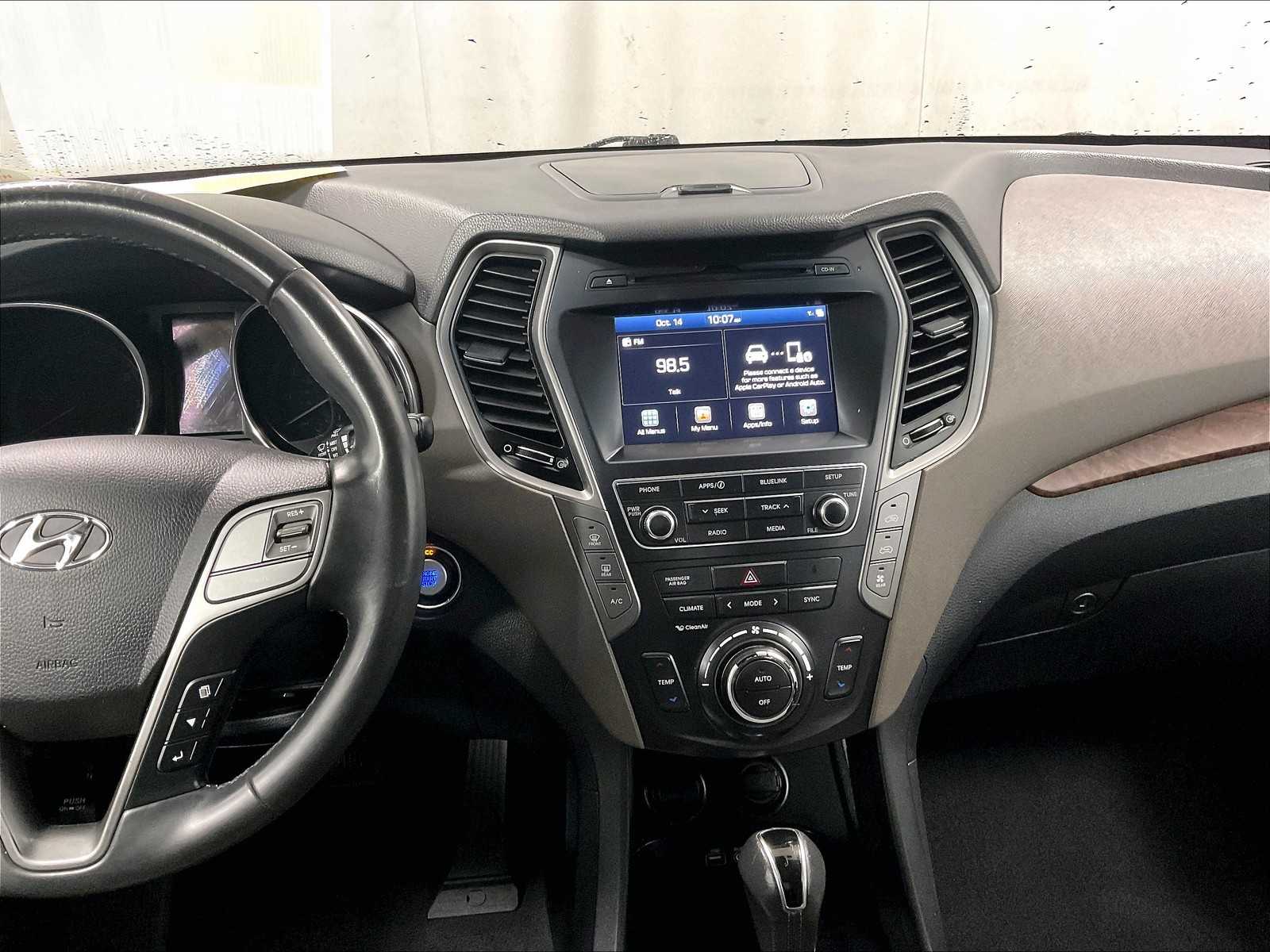 2018 Hyundai Santa Fe SE - Photo 18