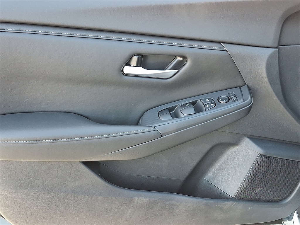 2025 Nissan Sentra SV - Photo 8