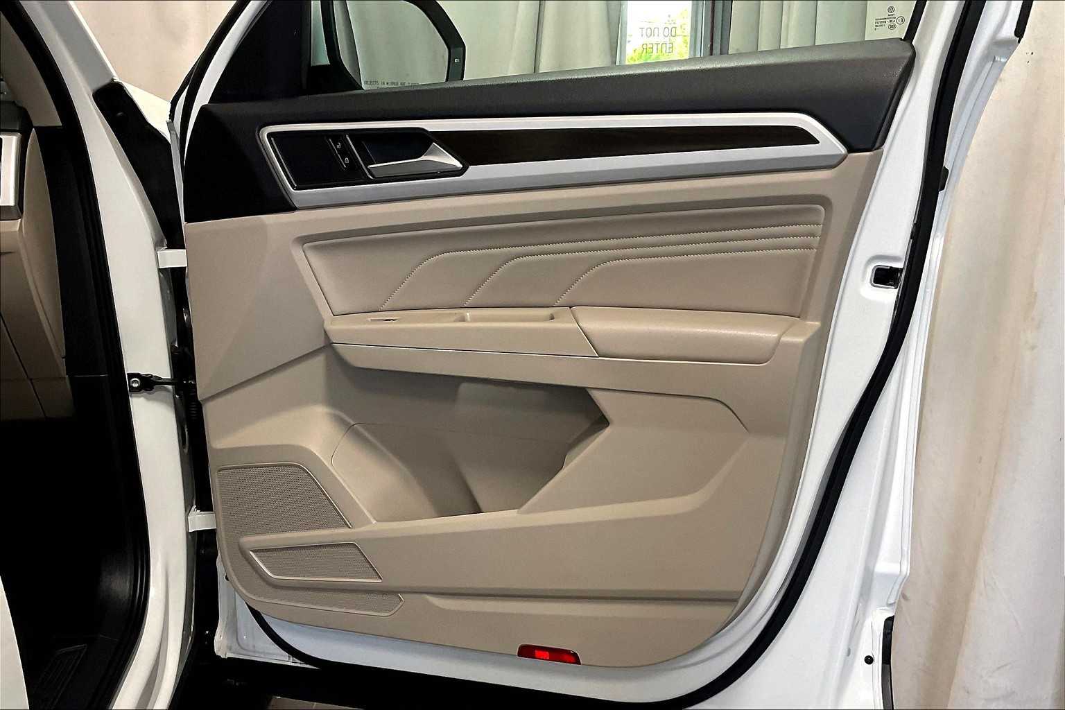 2022 Volkswagen Atlas 2.0T SE w/Technology - Photo 12