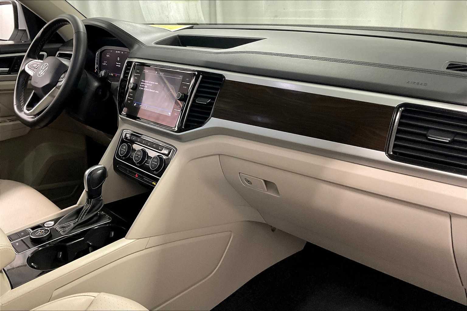 2022 Volkswagen Atlas 2.0T SE w/Technology - Photo 14