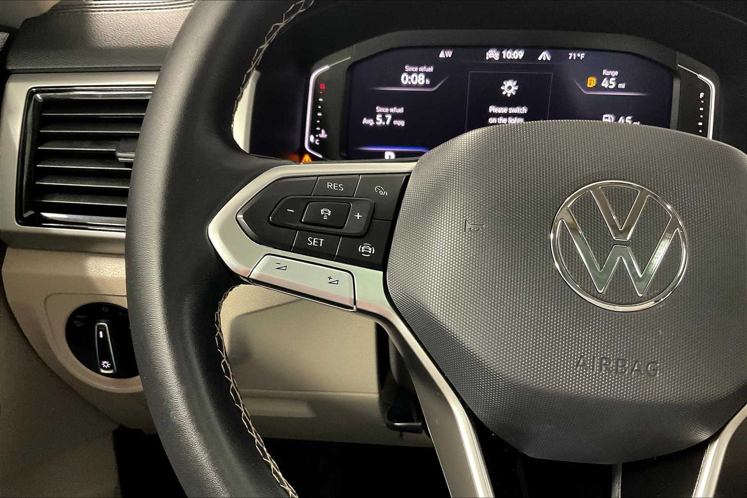 2022 Volkswagen Atlas 2.0T SE w/Technology - Photo 24