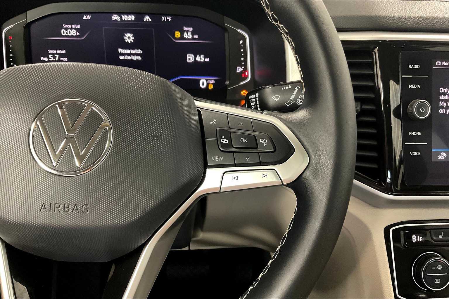2022 Volkswagen Atlas 2.0T SE w/Technology - Photo 25