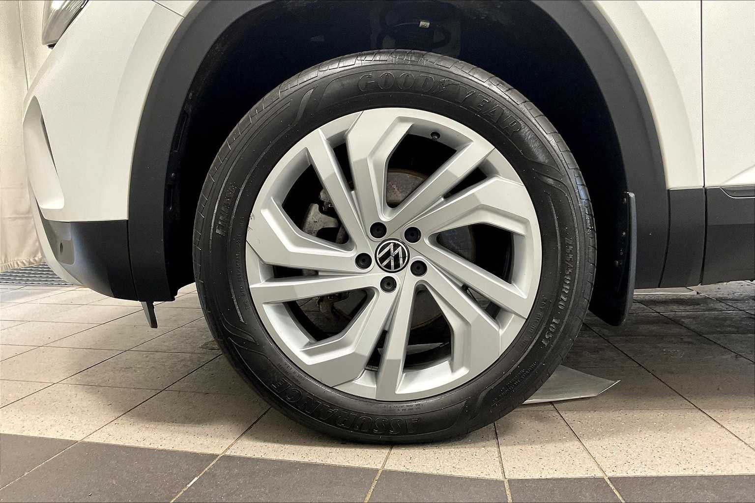 2022 Volkswagen Atlas 2.0T SE w/Technology - Photo 7