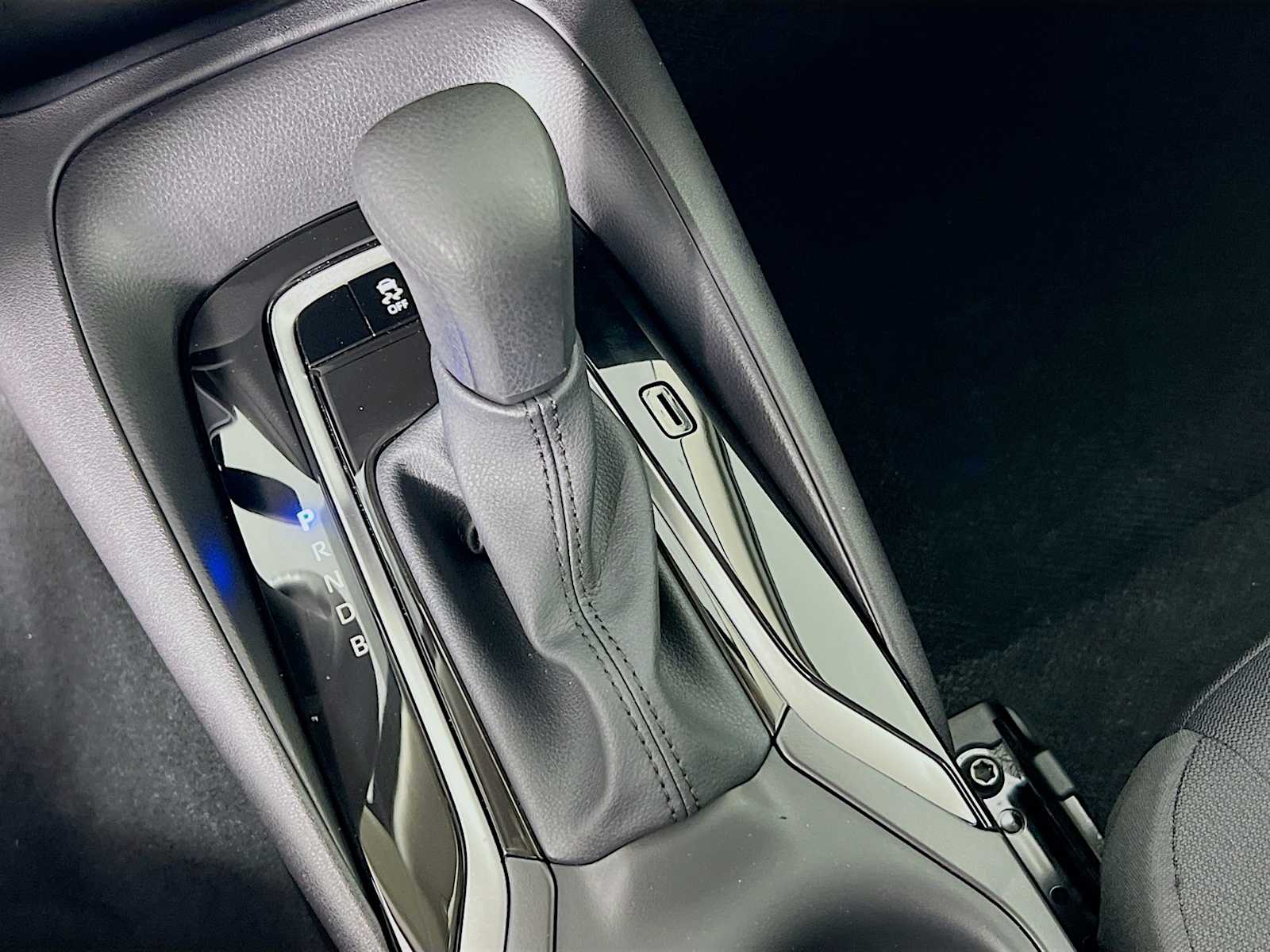 2025 Toyota Corolla LE - Photo 11