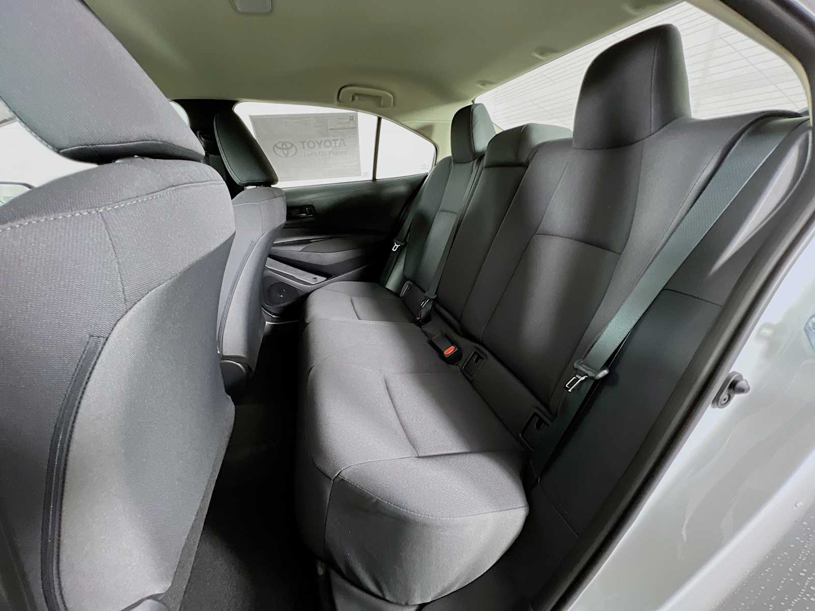 2025 Toyota Corolla LE - Photo 13