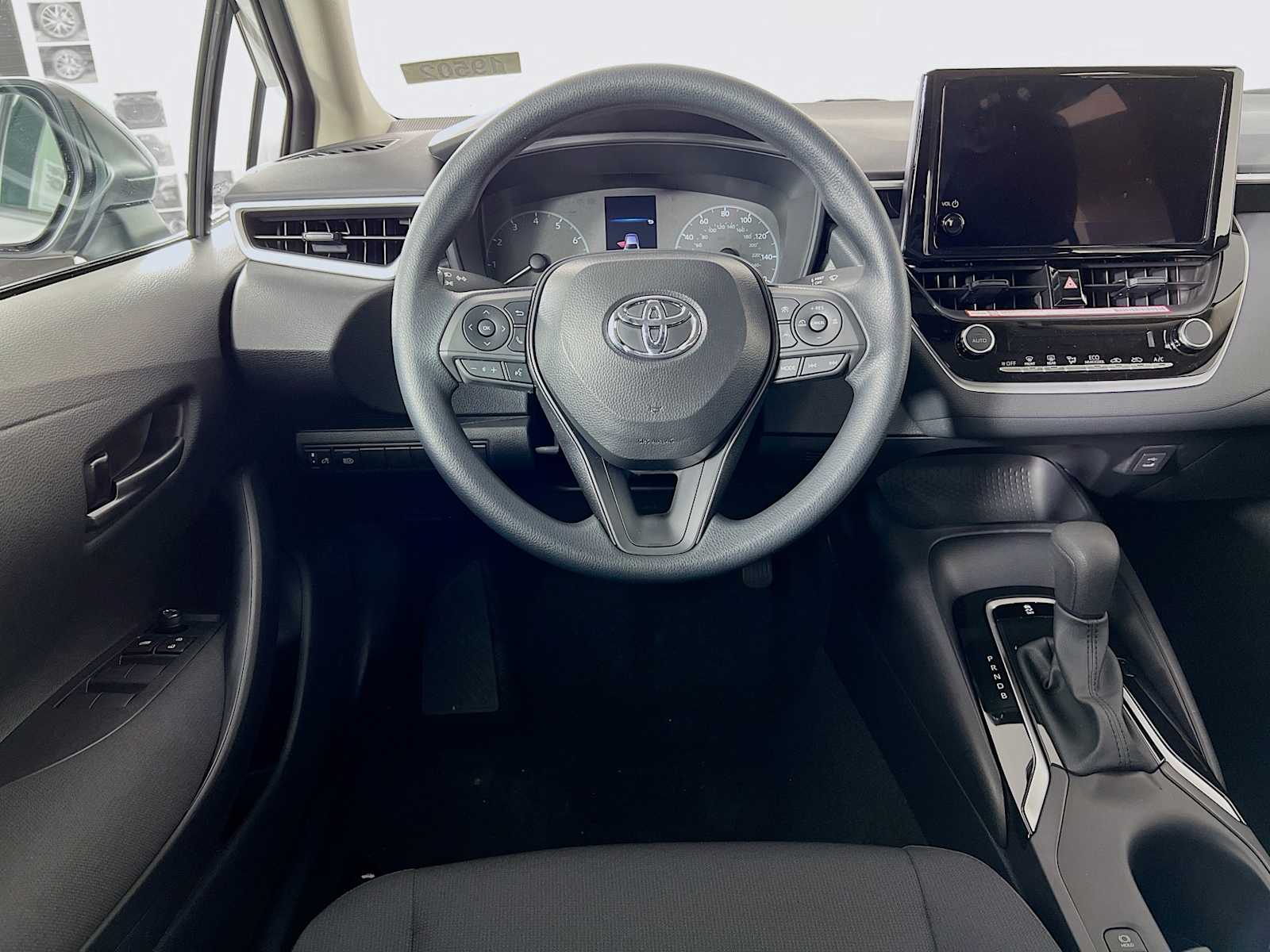 2025 Toyota Corolla LE - Photo 14