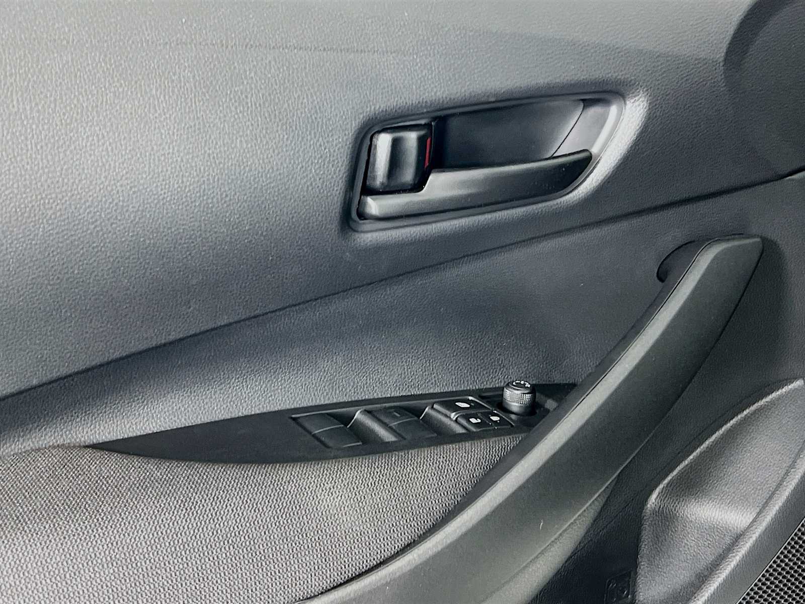 2025 Toyota Corolla LE - Photo 15