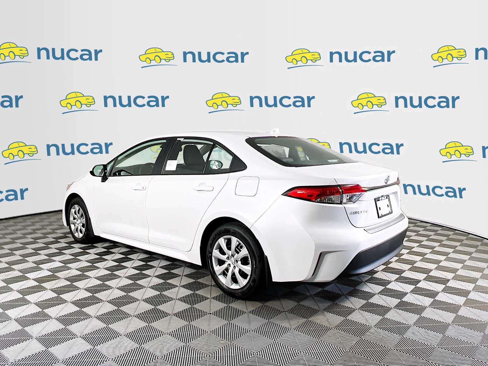 2025 Toyota Corolla LE - Photo 4