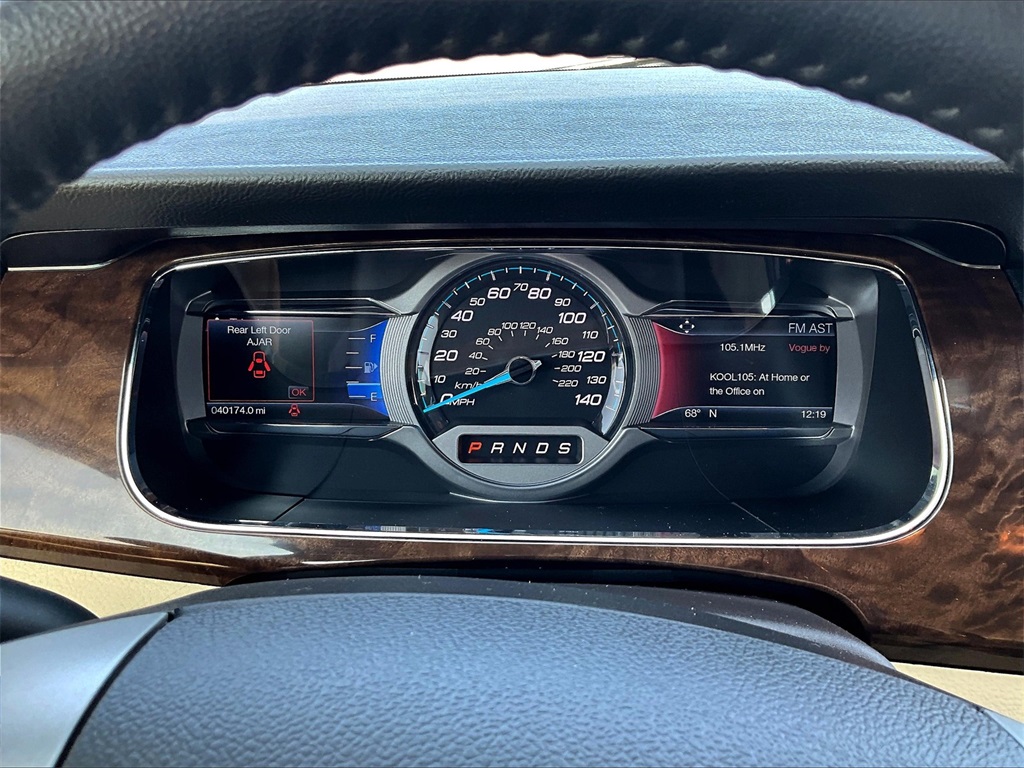 2018 Ford Taurus Limited - Photo 25
