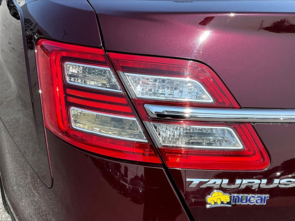 2018 Ford Taurus Limited - Photo 32