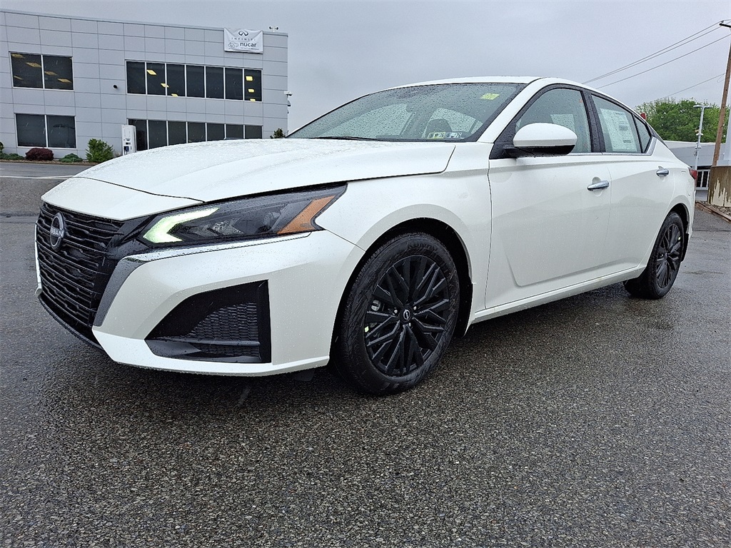 2025 Nissan Altima 2.5 SV - Photo 2