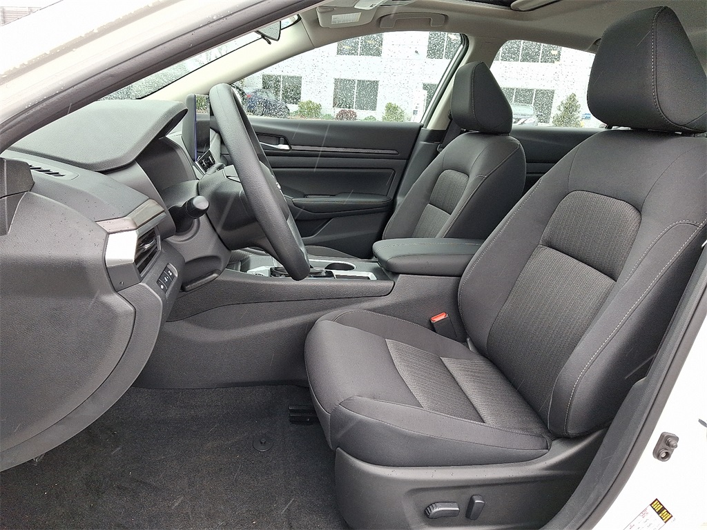2025 Nissan Altima 2.5 SV - Photo 9