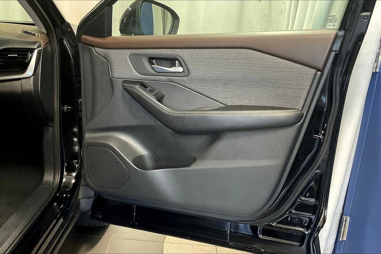 2021 Nissan Rogue SV - Photo 12