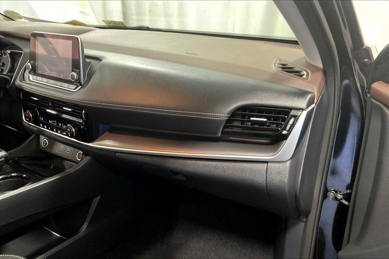 2021 Nissan Rogue SV - Photo 13