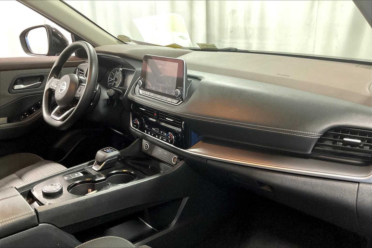 2021 Nissan Rogue SV - Photo 14