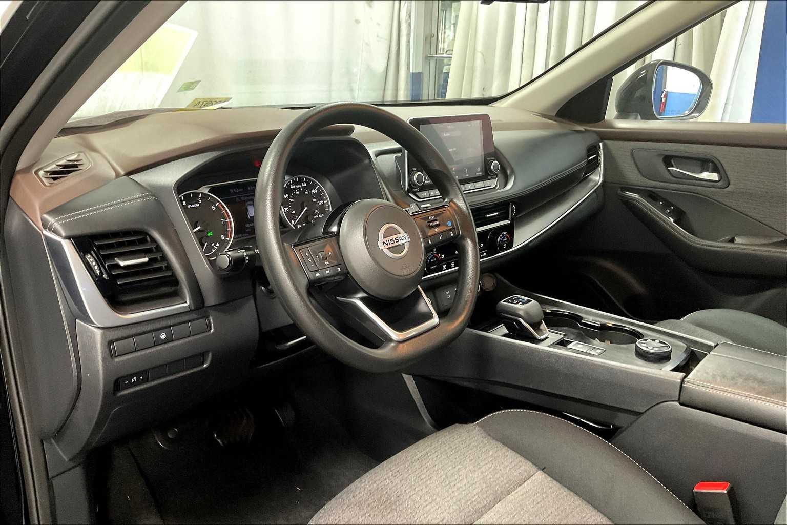 2021 Nissan Rogue SV - Photo 8