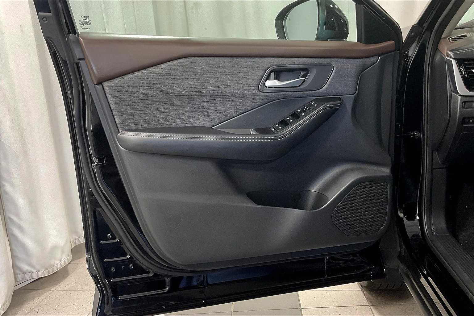 2021 Nissan Rogue SV - Photo 9