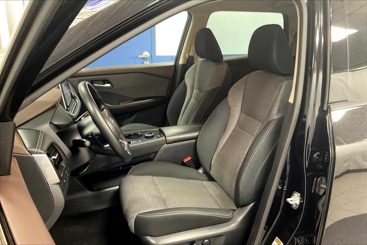 2021 Nissan Rogue SV - Photo 10