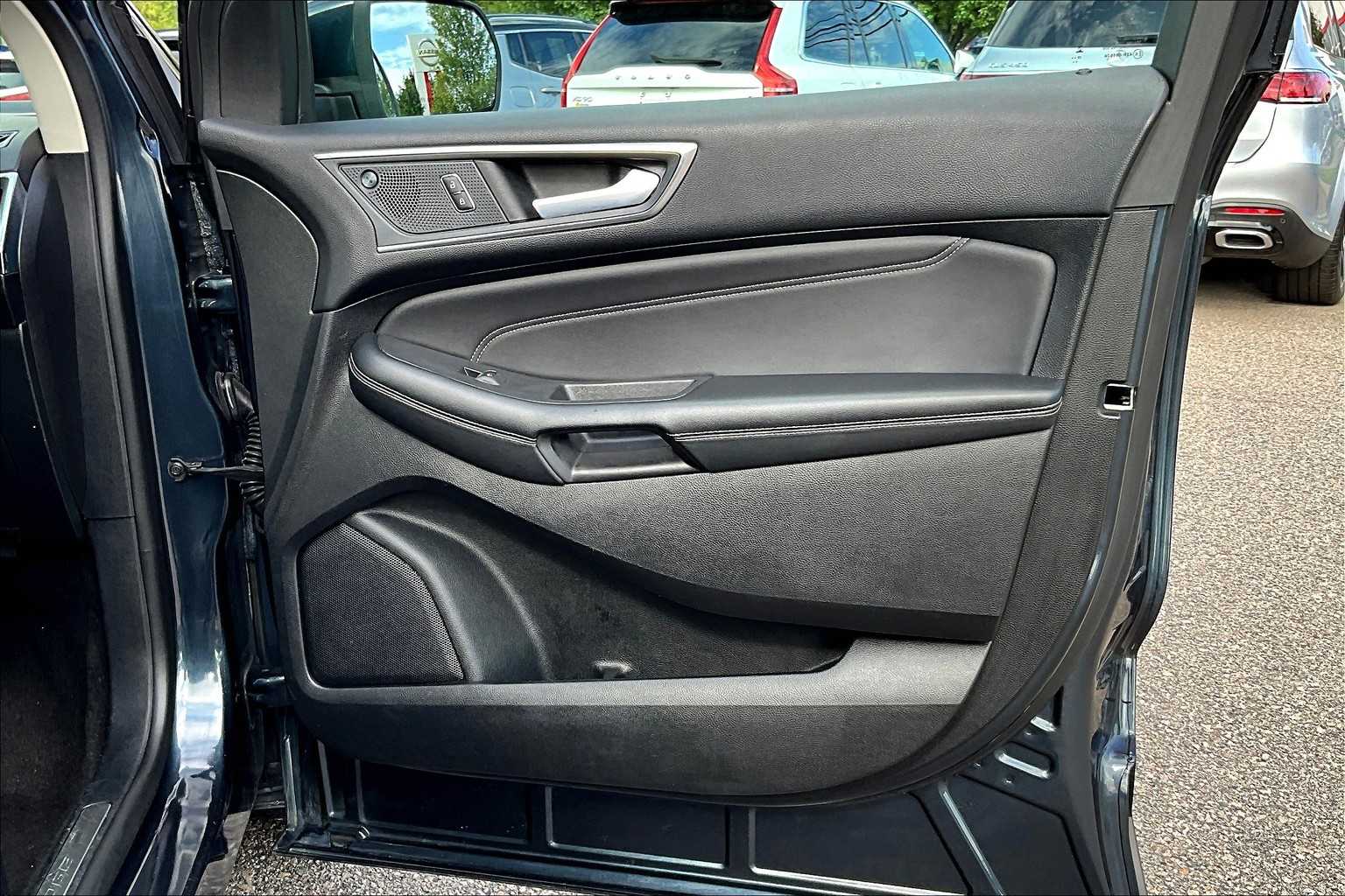 2024 Ford Edge Titanium - Photo 11