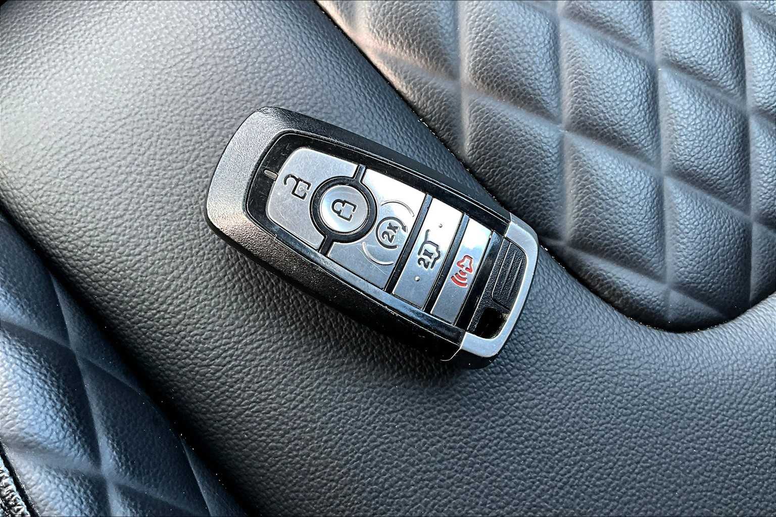 2024 Ford Edge Titanium - Photo 24
