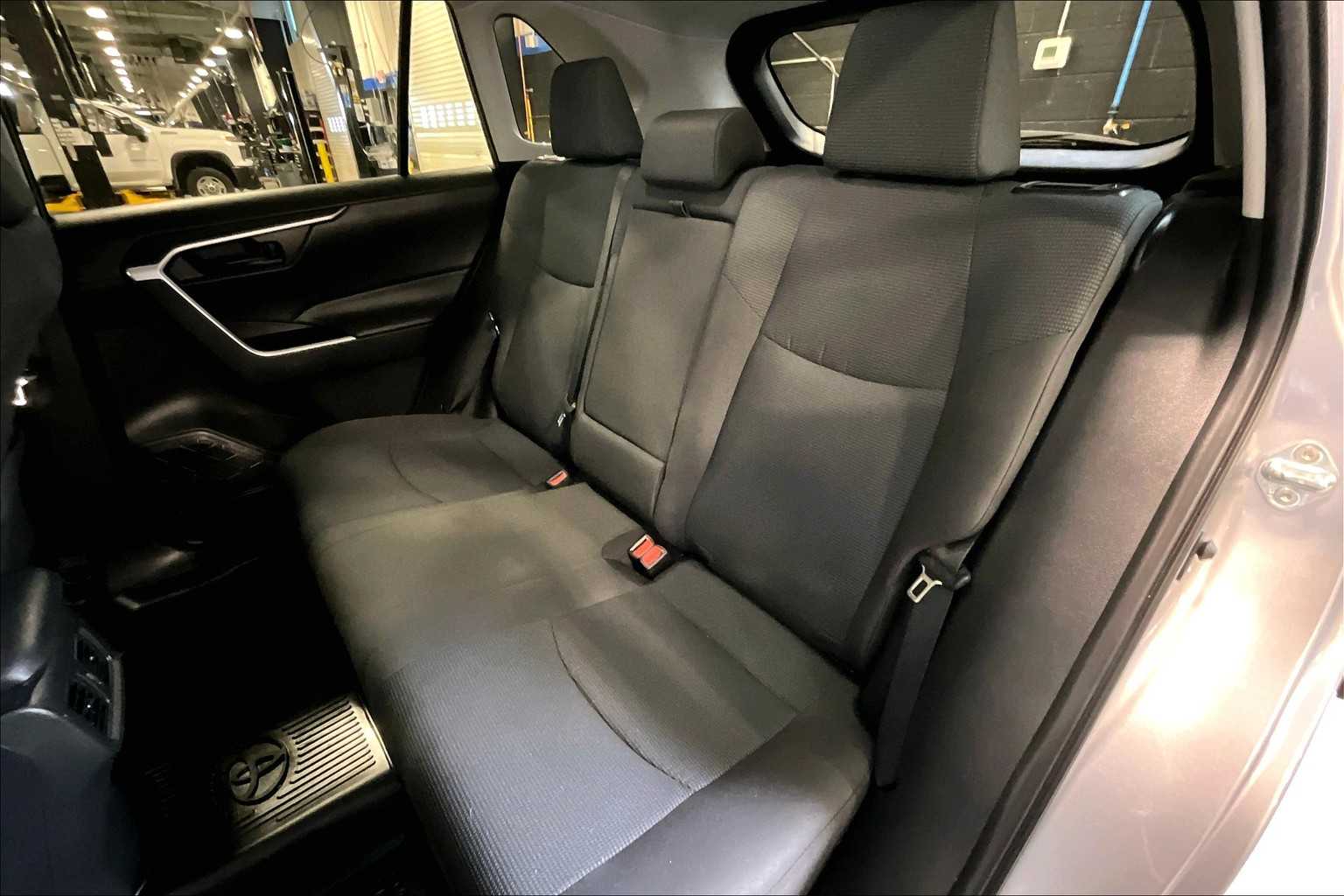2023 Toyota RAV4 LE - Photo 15