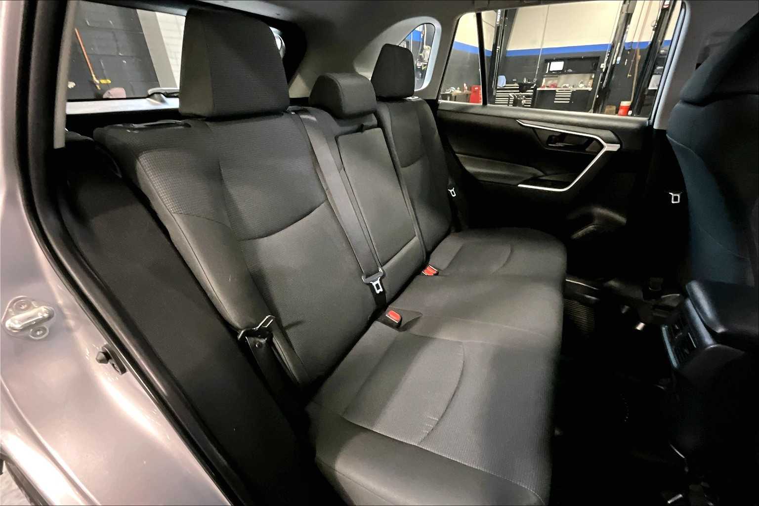 2023 Toyota RAV4 LE - Photo 16