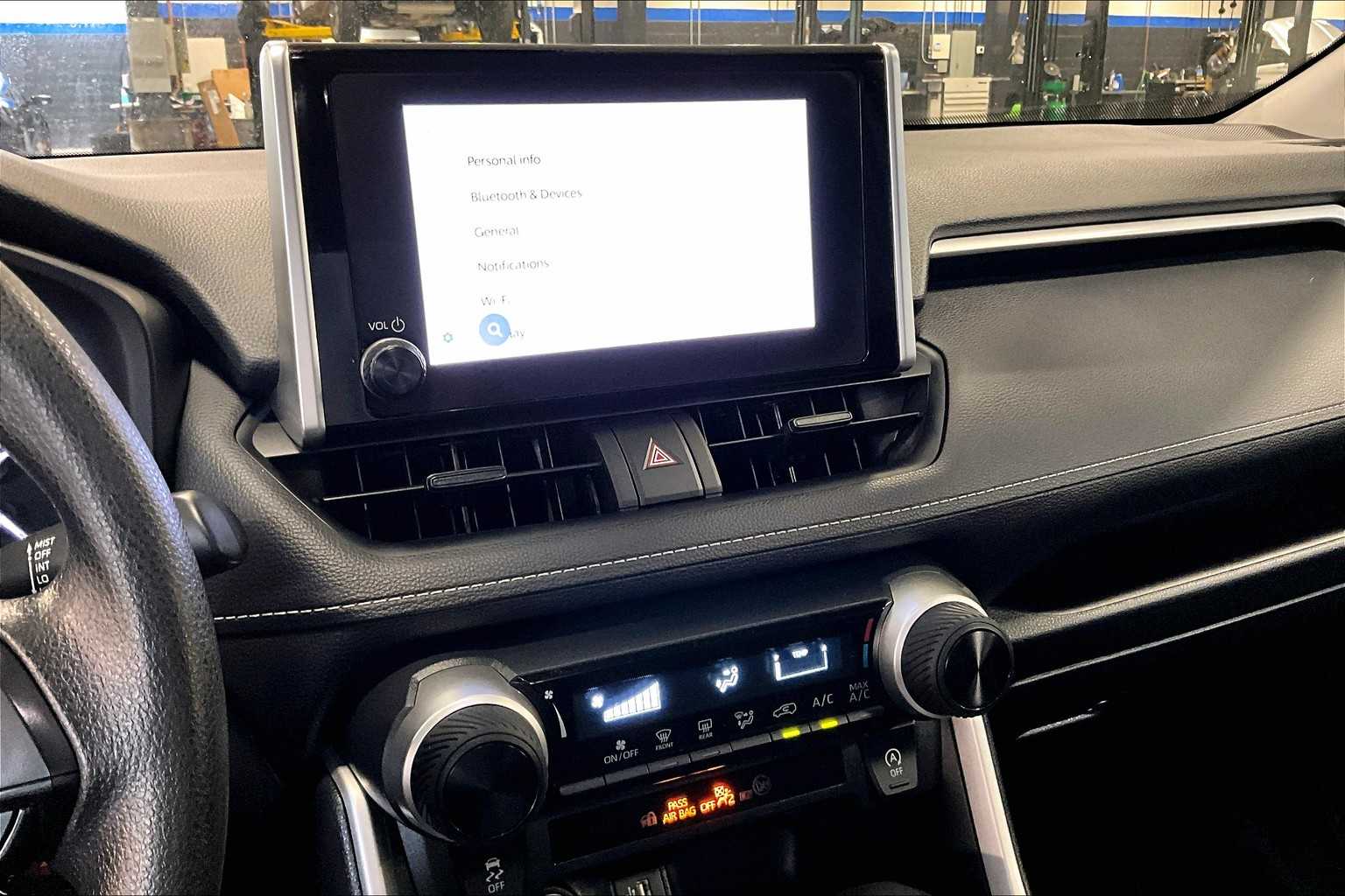 2023 Toyota RAV4 LE - Photo 19