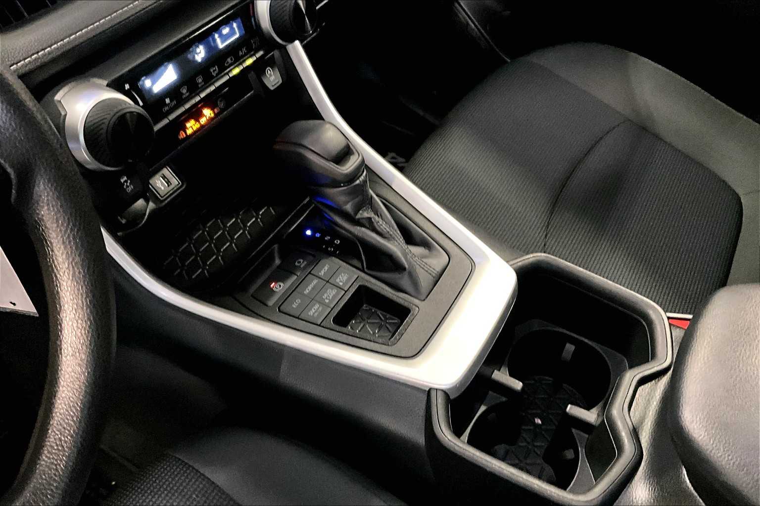 2023 Toyota RAV4 LE - Photo 21