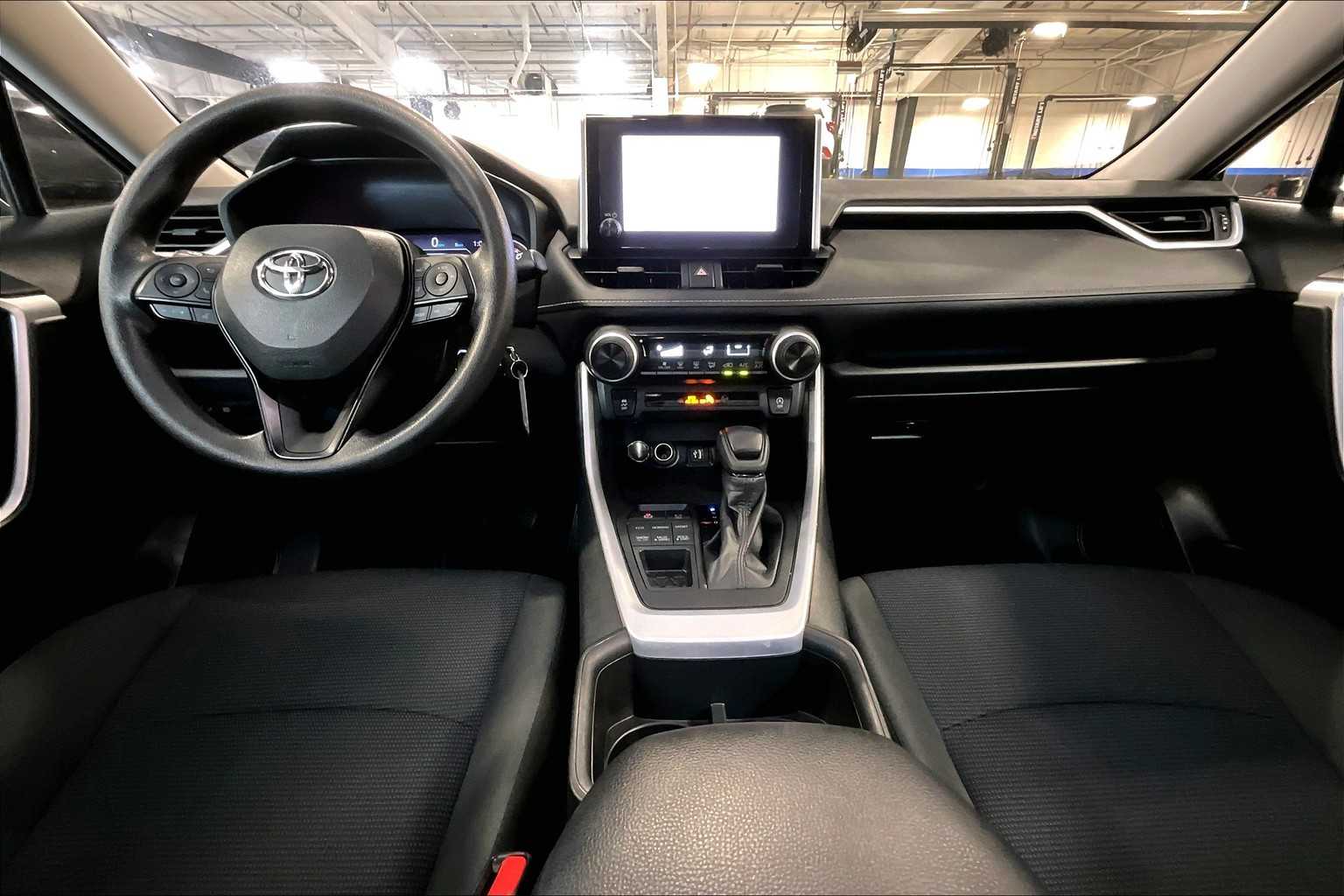 2023 Toyota RAV4 LE - Photo 22
