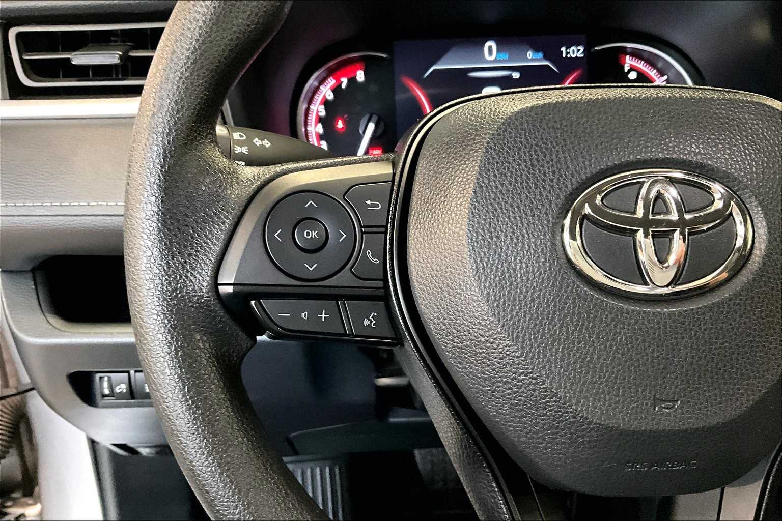 2023 Toyota RAV4 LE - Photo 24