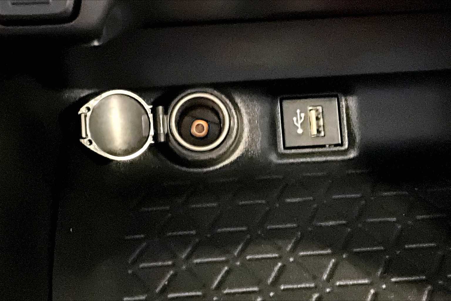 2023 Toyota RAV4 LE - Photo 27