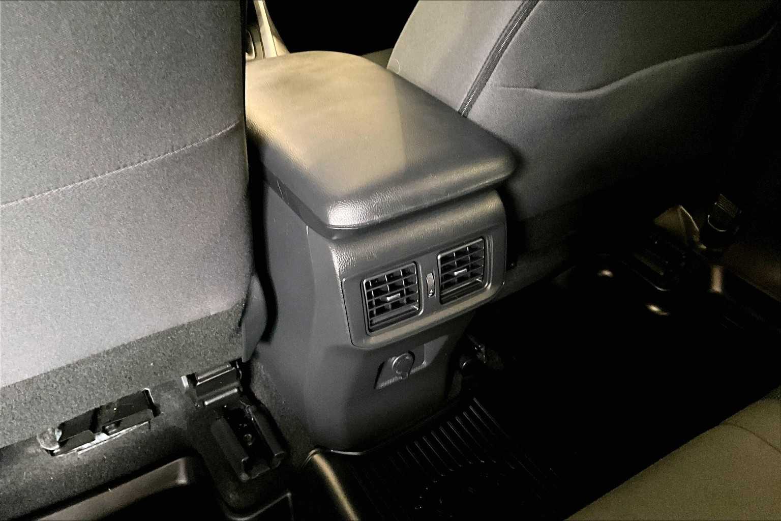 2023 Toyota RAV4 LE - Photo 29