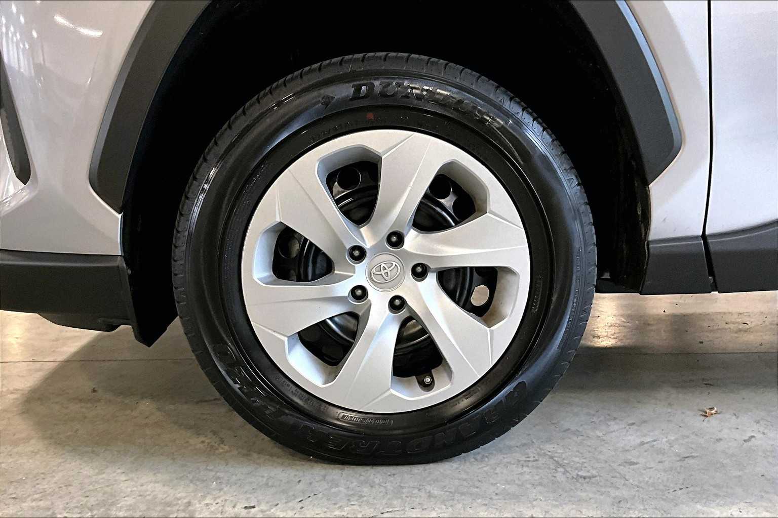 2023 Toyota RAV4 LE - Photo 7