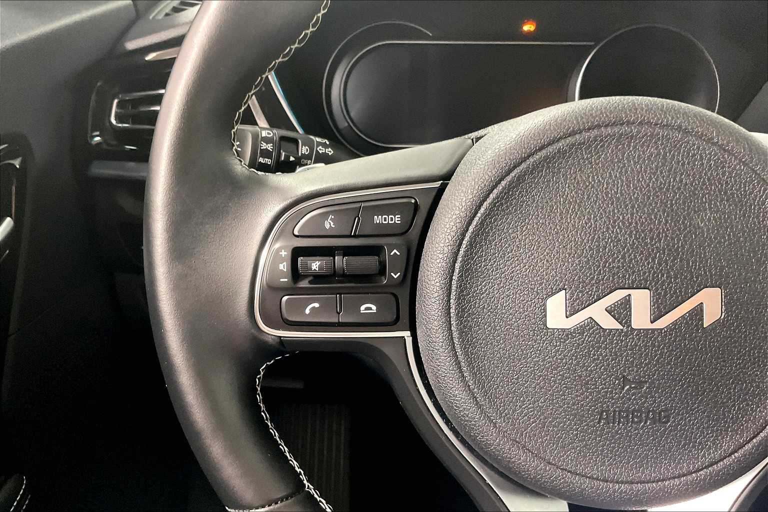 2022 Kia Niro EV EX - Photo 22