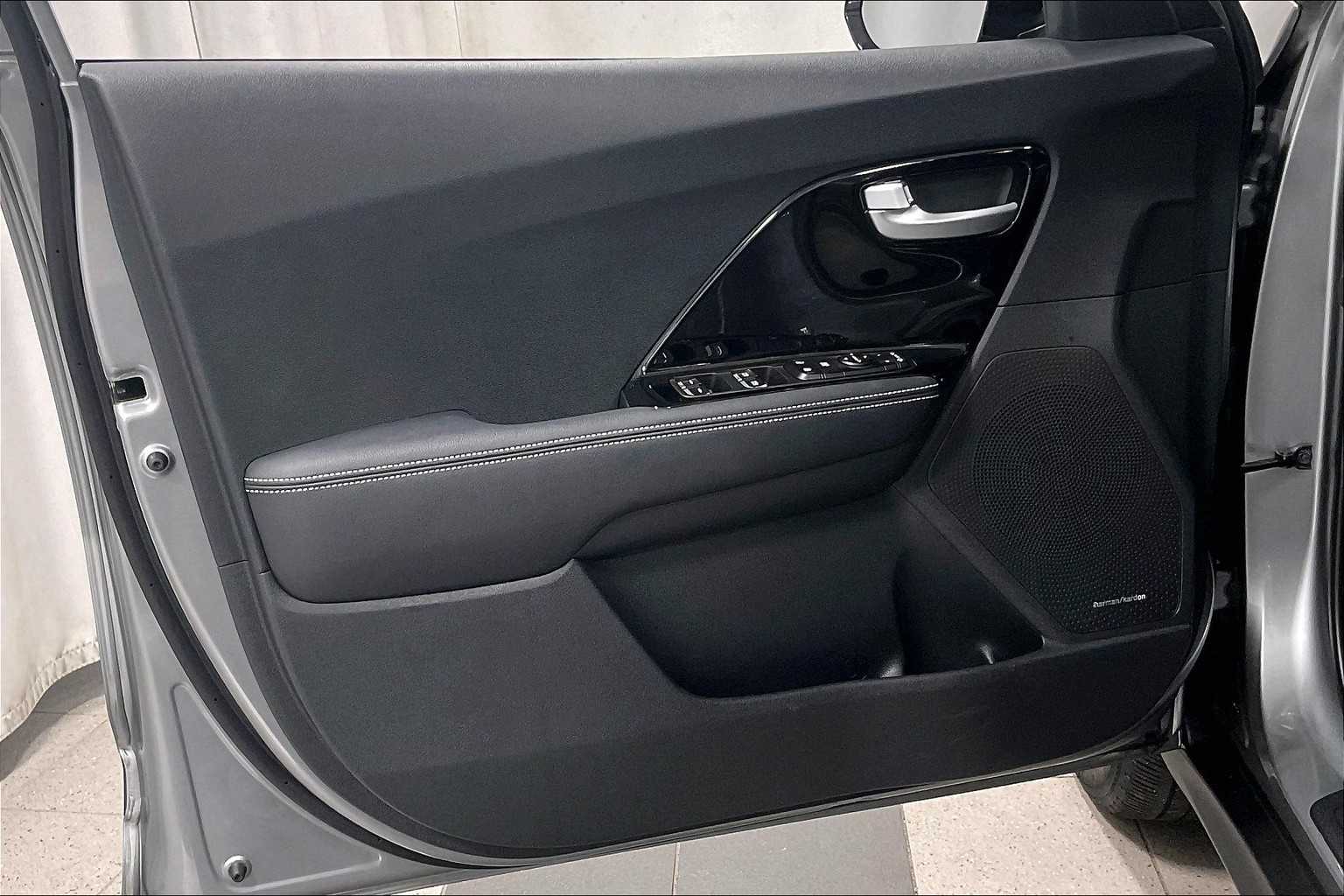 2022 Kia Niro EV EX - Photo 9