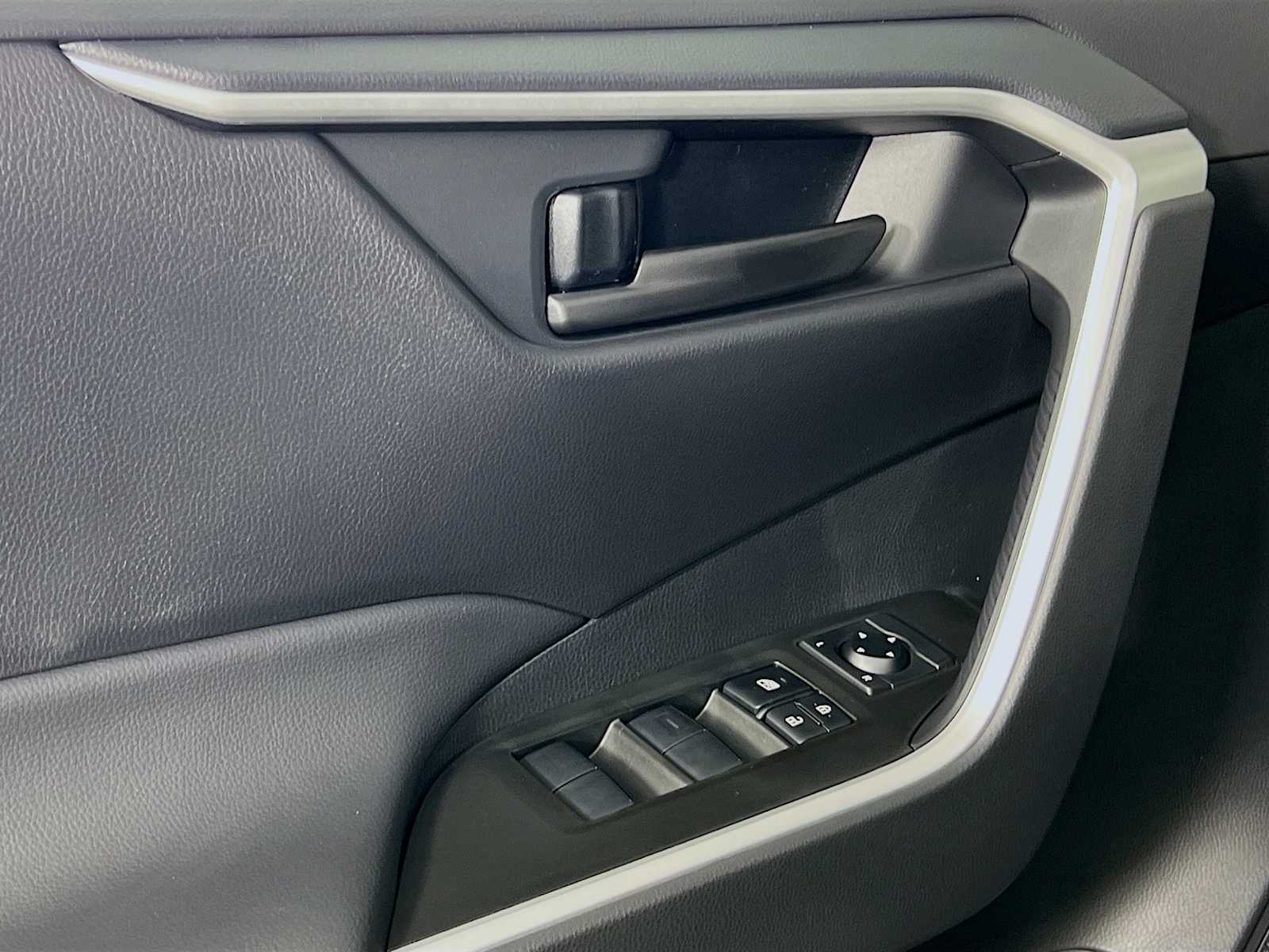 2025 Toyota RAV4 LE - Photo 16