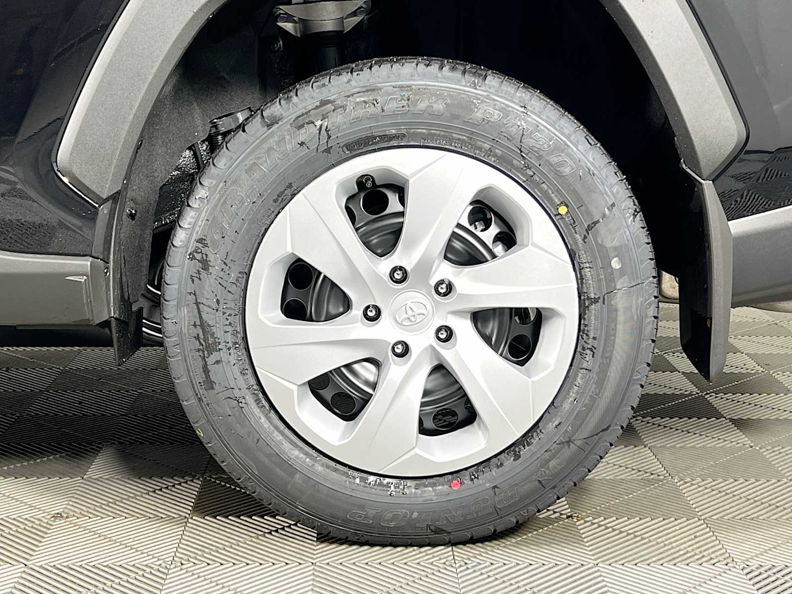 2025 Toyota RAV4 LE - Photo 19