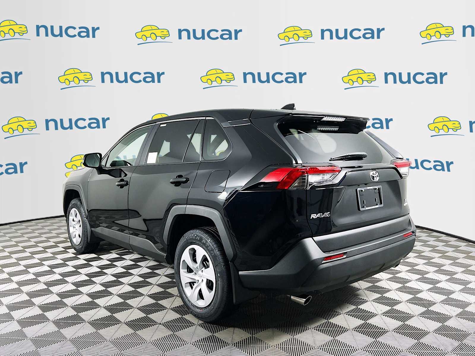 2025 Toyota RAV4 LE - Photo 4